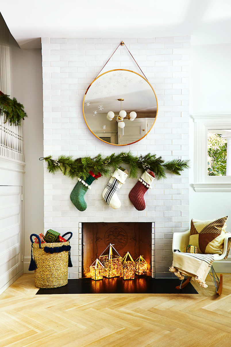 Pretty Christmas Decor Ideas For Your Living Room To Make It