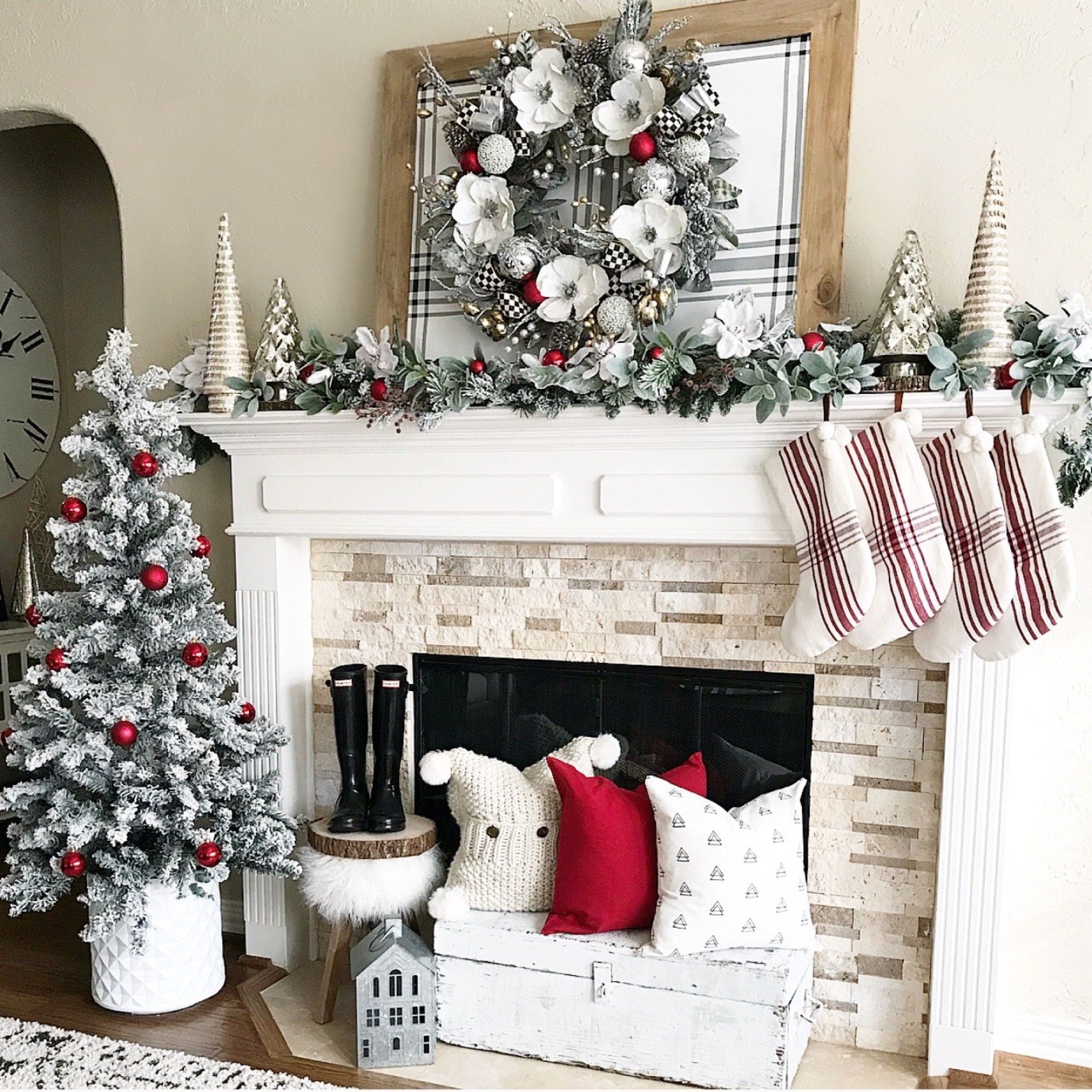 Pretty Christmas Décor Ideas for Your Living Room to make it the Coziest  Room in House