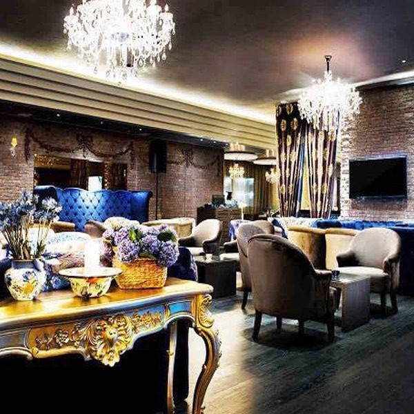 How To Decorate Your Home By Mixing Modern, Classic and Vintage Pieces?